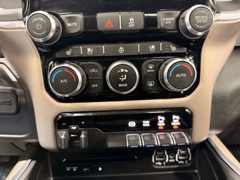 Used 2019 RAM 2500 Laramie w/ Black Appearance Package AWD/4WD image 34