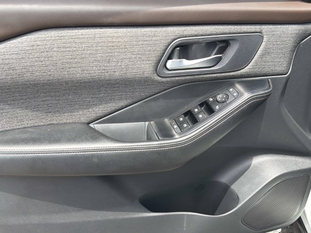 Used 2021 Nissan Rogue SV FWD image 18