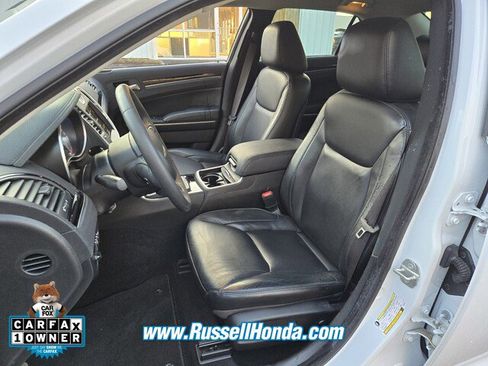 Used 2023 Chrysler 300 Touring L image 5