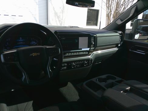 Used 2024 Chevrolet Silverado 2500 LT w/ Convenience Package image 31