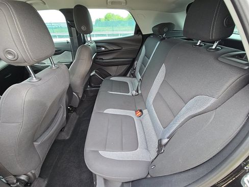 Used 2025 Chevrolet TrailBlazer LS FWD image 4