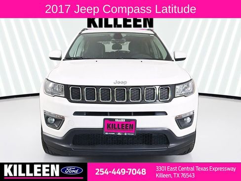 Used 2017 Jeep Compass Latitude image 2