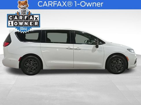 Used 2024 Chrysler Pacifica Limited FWD image 2