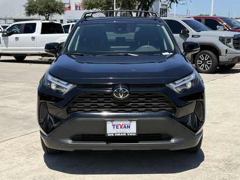 Used 2025 Toyota RAV4 XLE FWD image 11