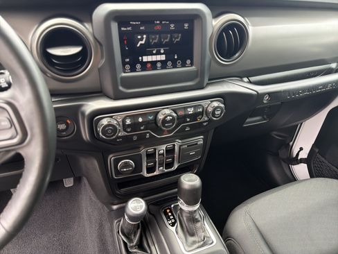 Used 2022 Jeep Wrangler Unlimited Sport AWD/4WD image 32