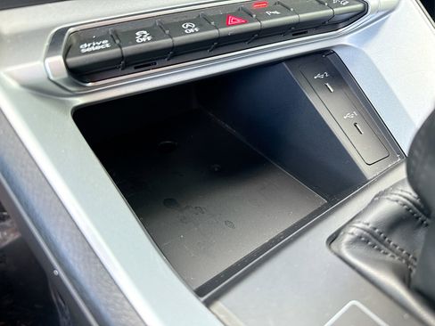 Used 2025 Audi Q3 2.0T Premium image 31