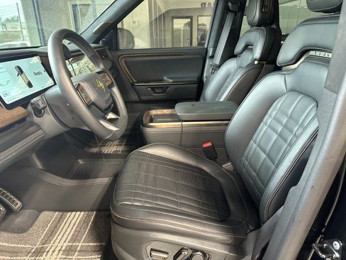 Used 2026 Rivian R1S Premium AWD/4WD image 7