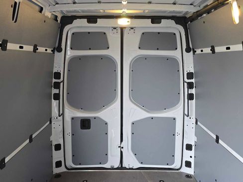 Used 2025 Mercedes-Benz Sprinter 2500 image 16