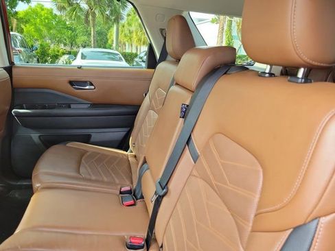 Certified 2022 Nissan Pathfinder Platinum w/ Cargo Package AWD/4WD image 9