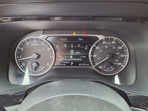 Used 2024 Nissan Pathfinder SL FWD image 11