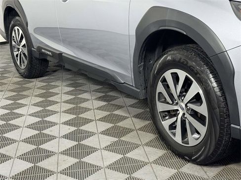 Used 2024 Subaru Outback Premium image 13