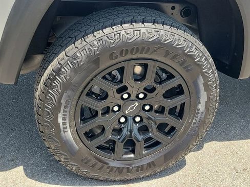 Used 2025 Chevrolet Colorado Trail Boss AWD/4WD image 31