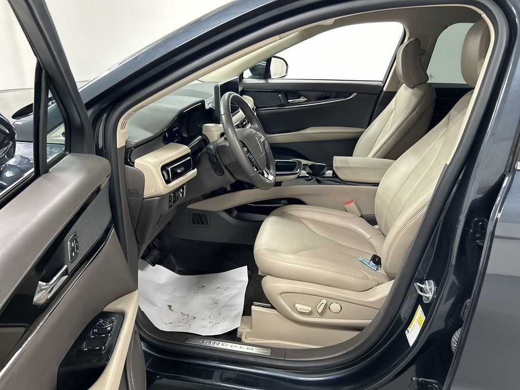 Used 2023 Lincoln Nautilus AWD w/ Premium Package image 9