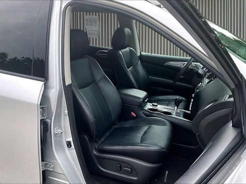 Used 2017 Nissan Pathfinder SL w/ SL Premium Package AWD/4WD image 8