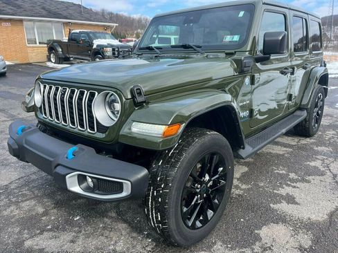 Used 2024 Jeep Wrangler Unlimited Sahara w/ Dual Top Group image 4
