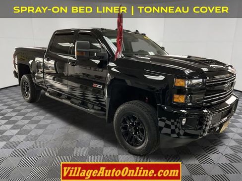 Used 2019 Chevrolet Silverado 2500 LT w/ Midnight Edition image 5