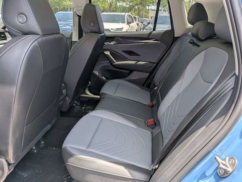 New 2026 Volkswagen Tiguan SE FWD image 9