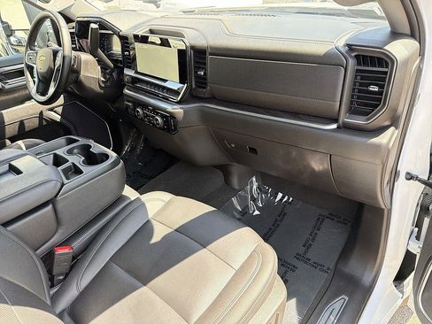 Used 2025 Chevrolet Silverado 2500 LTZ AWD/4WD image 28
