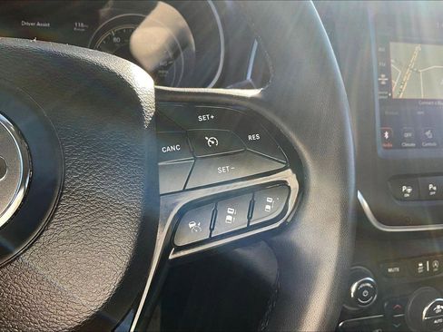 Used 2023 Jeep Cherokee Altitude Lux image 19