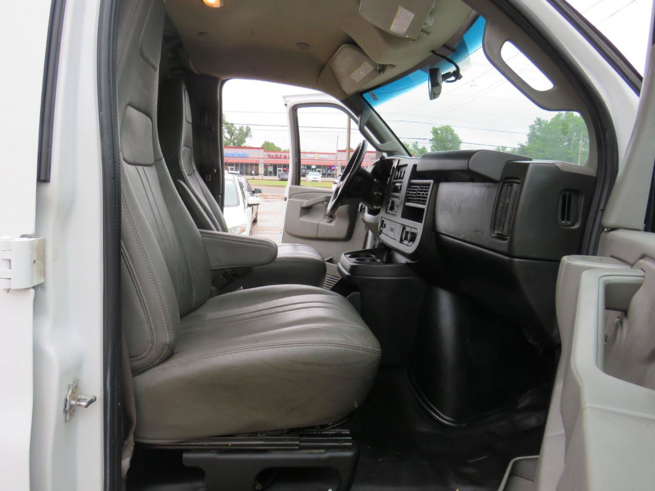 Used 2019 GMC Savana 2500 w/ Driver Convenience Package RWD image 24