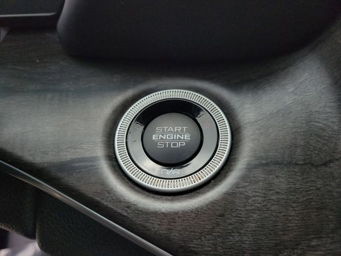 Used 2021 Jeep Grand Cherokee L Overland w/ Luxury Tech Group IV RWD image 33