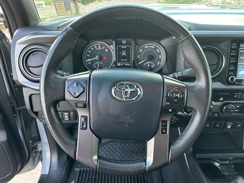 Used 2020 Toyota Tacoma TRD Sport w/ TRD Premium Sport Package AWD/4WD image 11