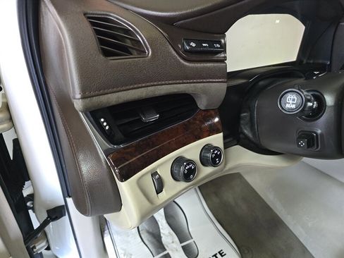 Used 2015 Cadillac Escalade ESV Luxury image 32