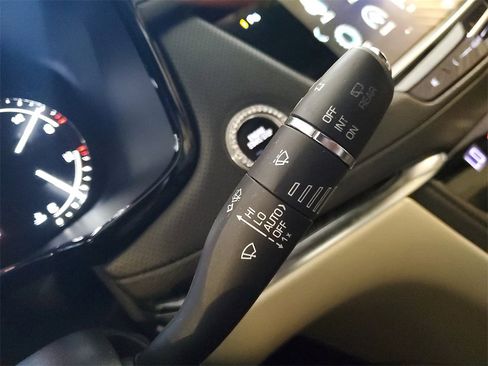 Used 2018 Cadillac XT5 FWD image 26