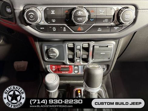 Used 2025 Jeep Wrangler Unlimited Rubicon AWD/4WD image 31