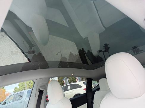 Used 2020 Tesla Model Y Long Range image 15