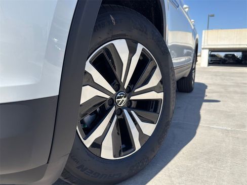 New 2026 Volkswagen Atlas Cross Sport SE image 5