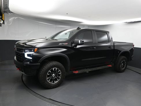 Used 2025 Chevrolet Silverado 1500 ZR2 w/ Technology Package AWD/4WD image 1