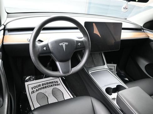Used 2023 Tesla Model Y Long Range AWD/4WD image 19