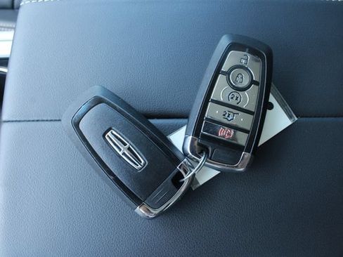 Used 2024 Lincoln Nautilus Premier AWD/4WD image 25