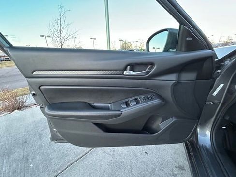 Used 2024 Nissan Altima 2.5 SV image 20