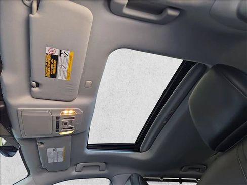 Used 2022 Toyota Highlander XLE FWD image 14