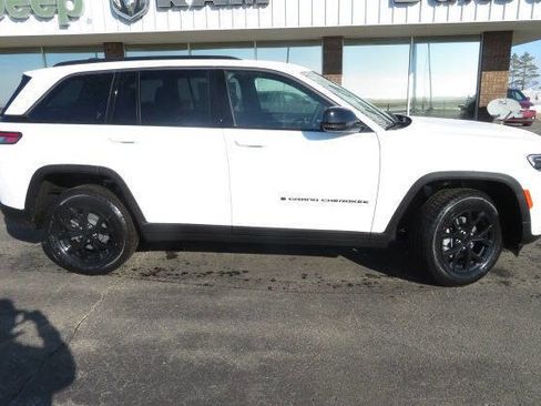 New 2026 Jeep Grand Cherokee Altitude image 1