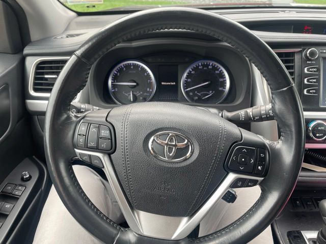 Used 2018 Toyota Highlander SE AWD/4WD image 15