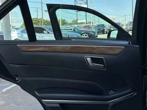 Used 2014 Mercedes-Benz E 350 4MATIC Sedan image 23