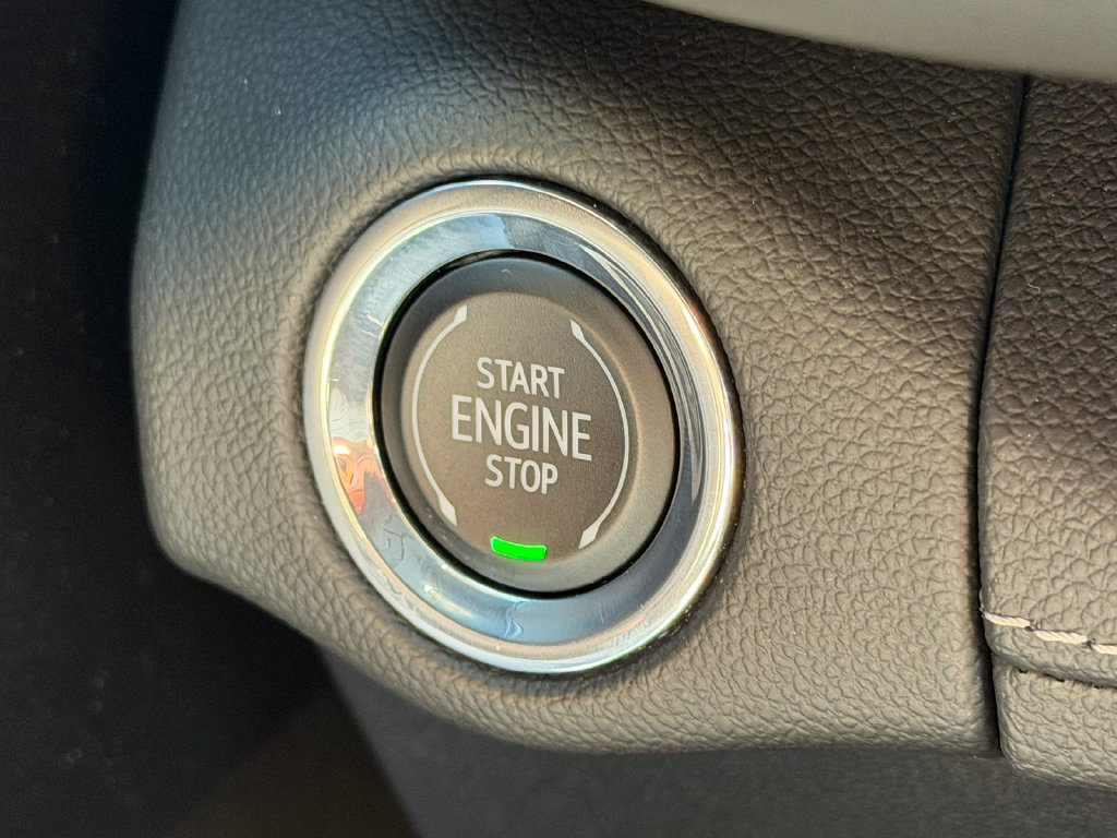 Used 2023 Buick Envision Essence AWD/4WD image 42