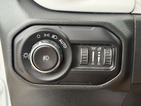 Used 2022 Jeep Wrangler Unlimited Sahara w/ Cold Weather Group AWD/4WD image 26