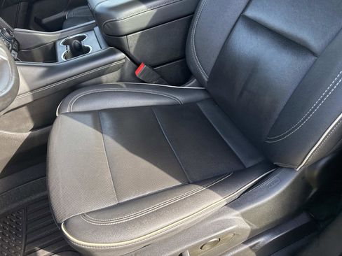 Used 2023 Chevrolet Suburban Premier image 22