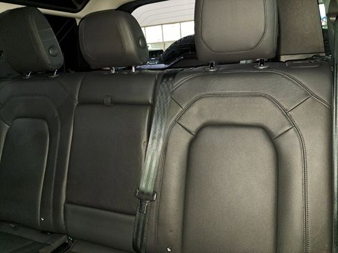 Used 2024 Land Rover Defender 110 S image 14