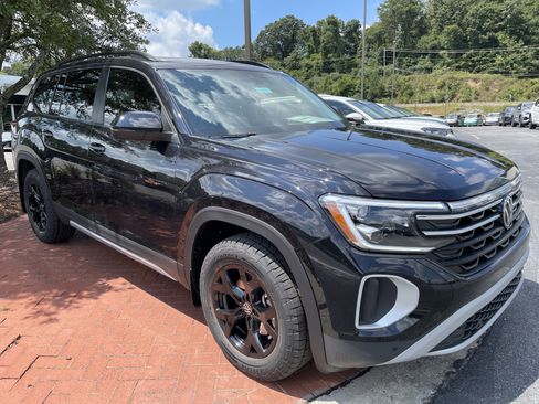 New 2026 Volkswagen Atlas Peak Edition AWD/4WD image 3