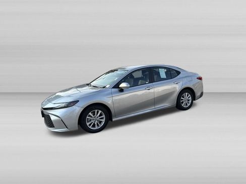 Used 2025 Toyota Camry LE FWD image 31