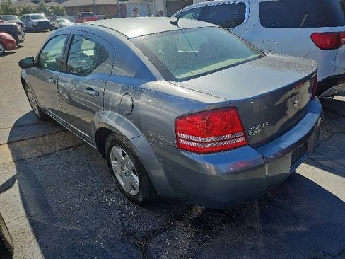 Used 2010 Dodge Avenger SXT image 4