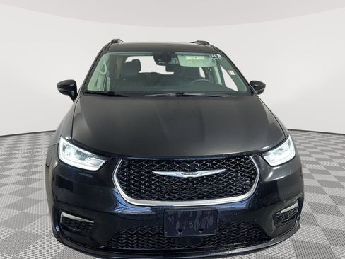 Used 2022 Chrysler Pacifica Touring-L image 2