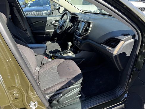 Used 2016 Jeep Cherokee 75th Anniversary image 19