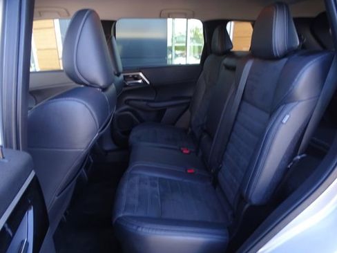 Used 2022 Mitsubishi Outlander SE image 24