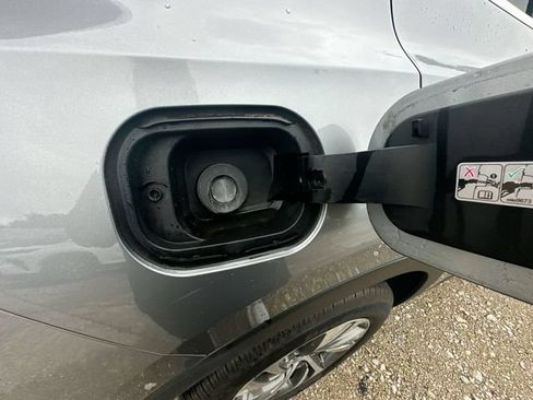 Used 2023 Buick Envision Essence FWD image 44